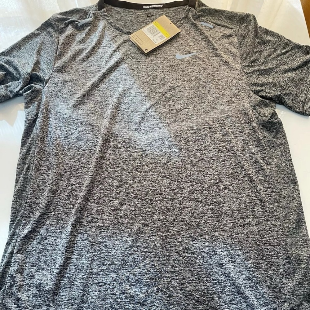 New! Nike Dri-Fit Rise 365 Running Shirt CZ9184-011 Men's Sz Small Heather Black